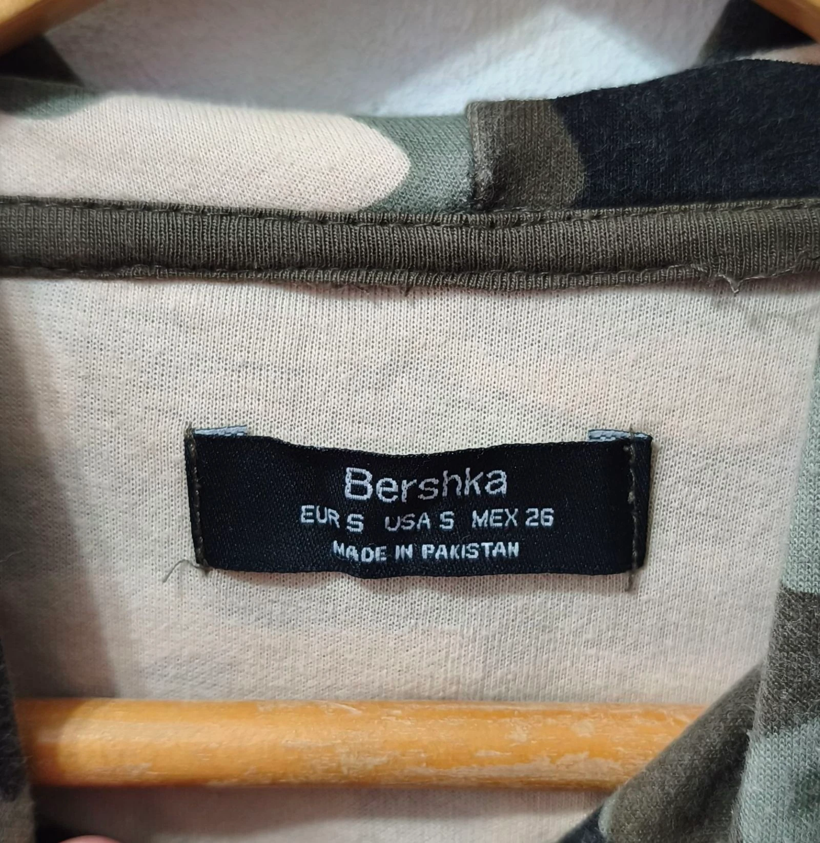 Cropped camouflage hoodie Bershka dames Maat S – photo 4